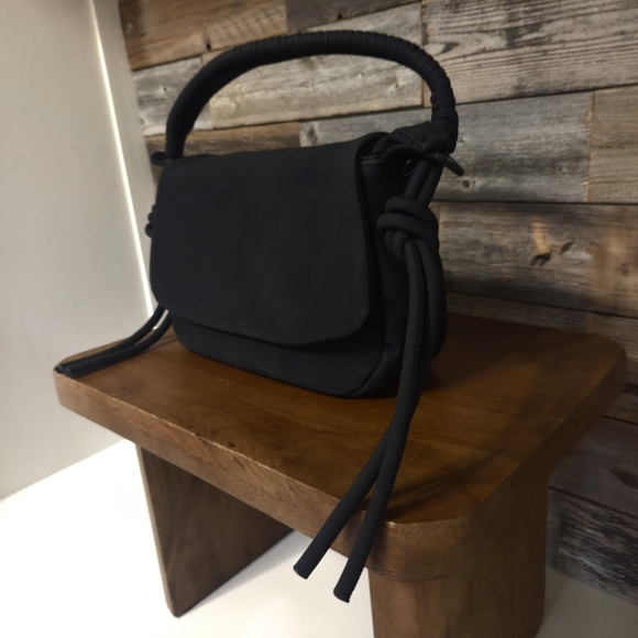 Cee Klein Sleek Black Shoulder Bag with Adjustable Braided Straps - Picture 4 of 5